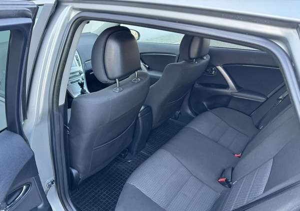 Toyota Avensis cena 46800 przebieg: 213000, rok produkcji 2015 z Piotrków Kujawski małe 352